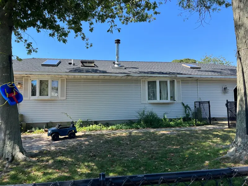 Long vinyl ranch with skylights in the roof, Shirley, NY